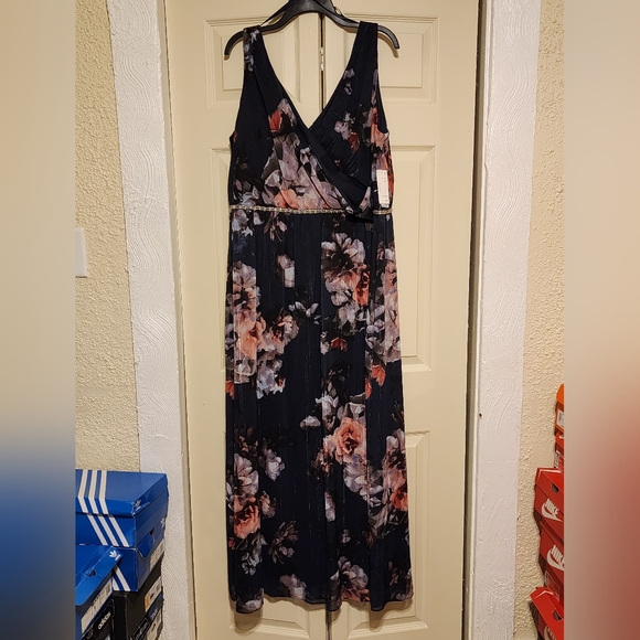 Dress - Picture 5 of 6